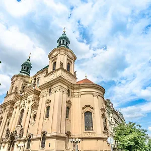 The Old Town Square & Parizska Daire